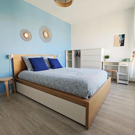 Apartamento Au 4 Le Long Du Canal Avec Parking Dijon Exterior foto