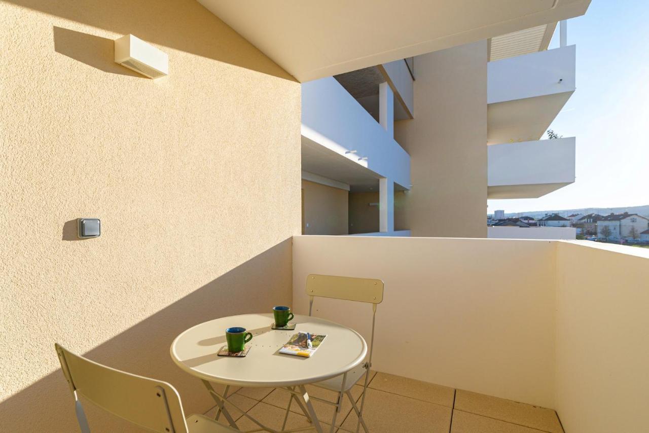 Apartamento Au 4 Le Long Du Canal Avec Parking Dijon Exterior foto
