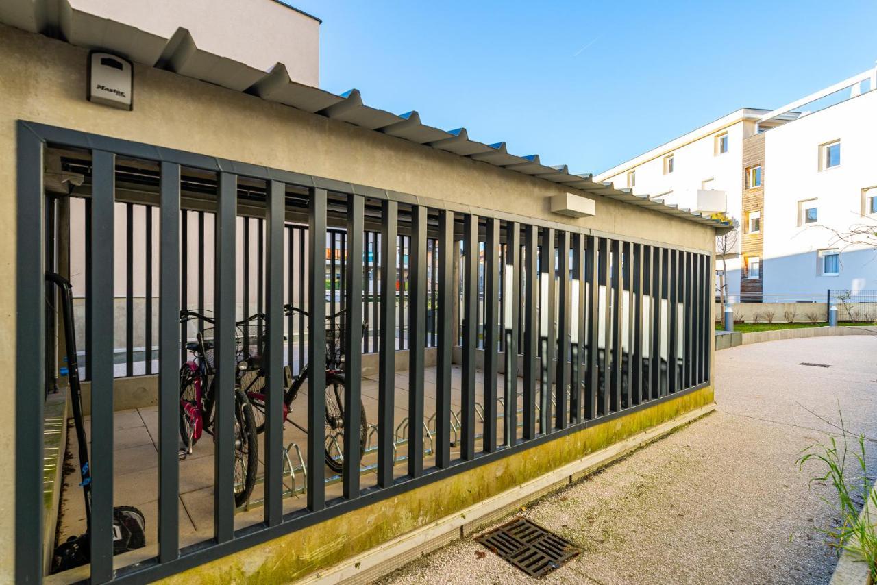 Apartamento Au 4 Le Long Du Canal Avec Parking Dijon Exterior foto